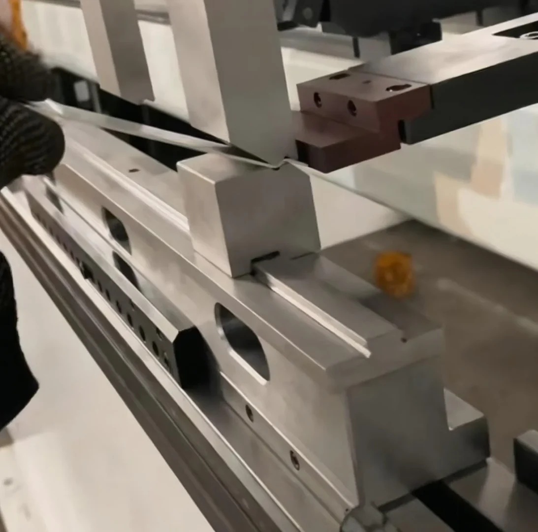 Offset Z bending tooling for press brake sheet metal forming by Shengpu Tooling