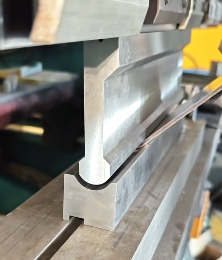 Custom radius punch and radius die for sheet metal press brake bending by Shengpu Tooling