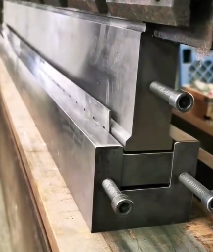 Custom press brake louver tool for forming clean sheet metal louvers
