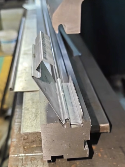 Hinge bending die for sheet metal hinge forming by Shengpu Tooling