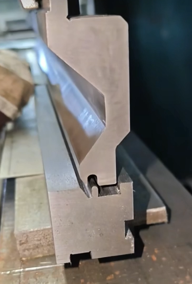 Custom press brake hinge tool for cabinet and enclosure parts