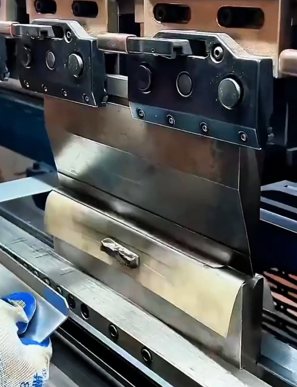 urethane V die for press brake mark-free sheet metal forming