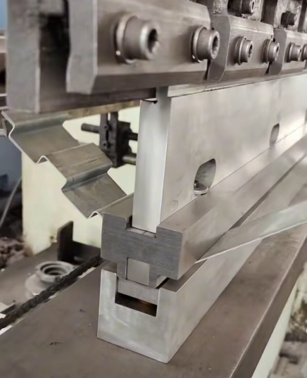 Corrugated Rib Forming Without Pressing the Flat Surface