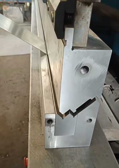 Single-stroke press brake tooling for door edges
